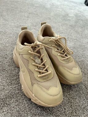 Steve Madden Chunky Sneakers in Beige